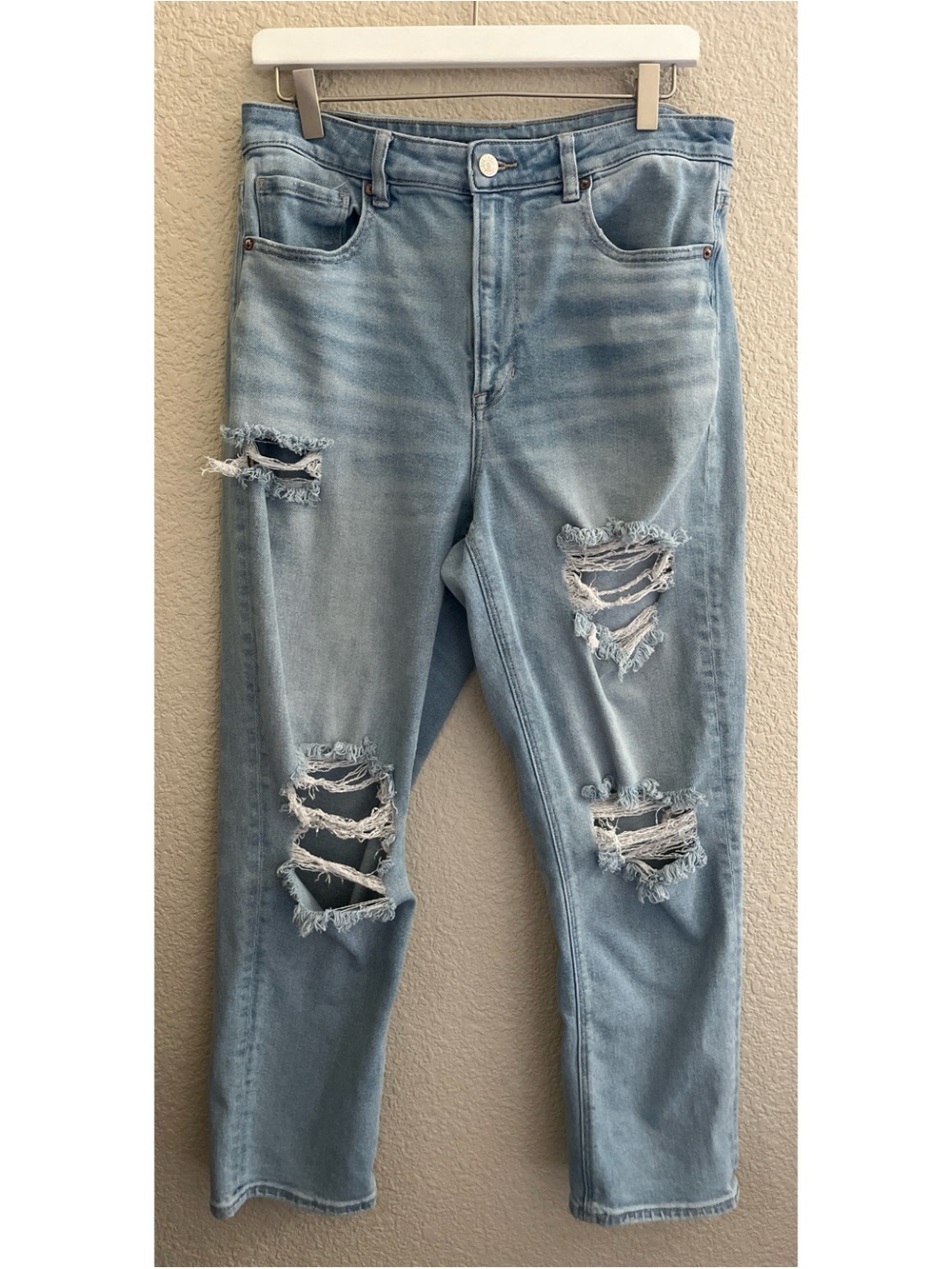American Eagle Mom Straight Light Wash Distressed Jeans Women’s Size 12